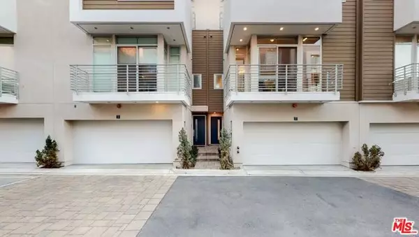 Los Angeles, CA 90046