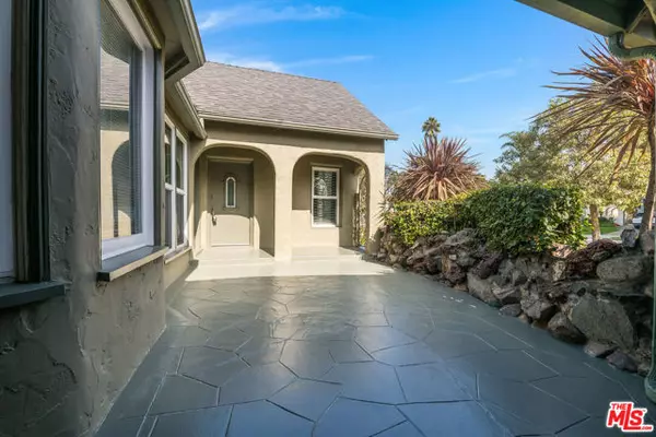 Los Angeles, CA 90019,1211 S Genesee Avenue