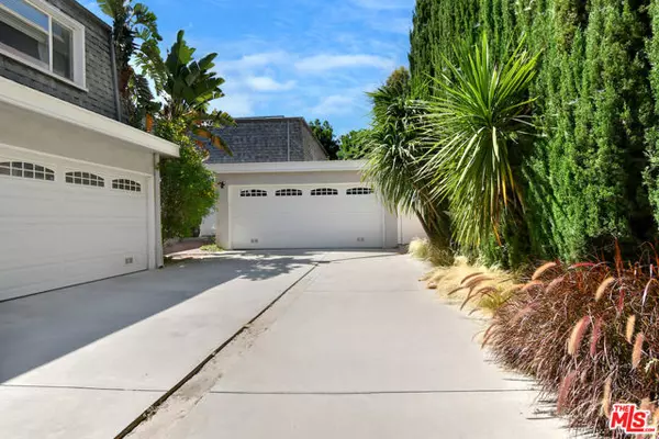 Sherman Oaks, CA 91423,14128 Dickens Street