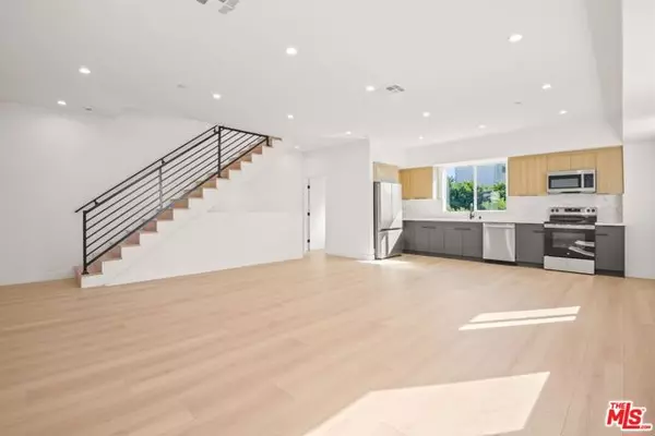 Los Angeles, CA 90019,1707 S Burnside Avenue #1/2