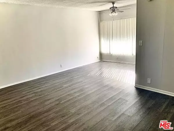 North Hollywood (los Angeles), CA 91601,11280 Huston Street