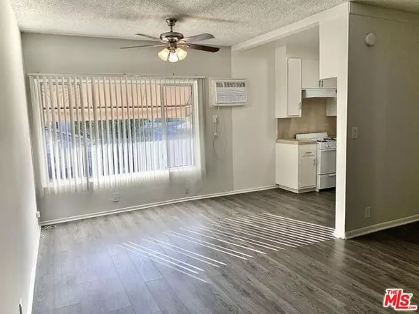 North Hollywood (los Angeles), CA 91601,11280 Huston Street