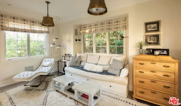 Los Angeles, CA 90046,1614 N Fairfax Avenue