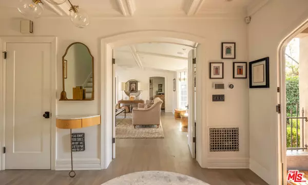 Los Angeles, CA 90046,1614 N Fairfax Avenue