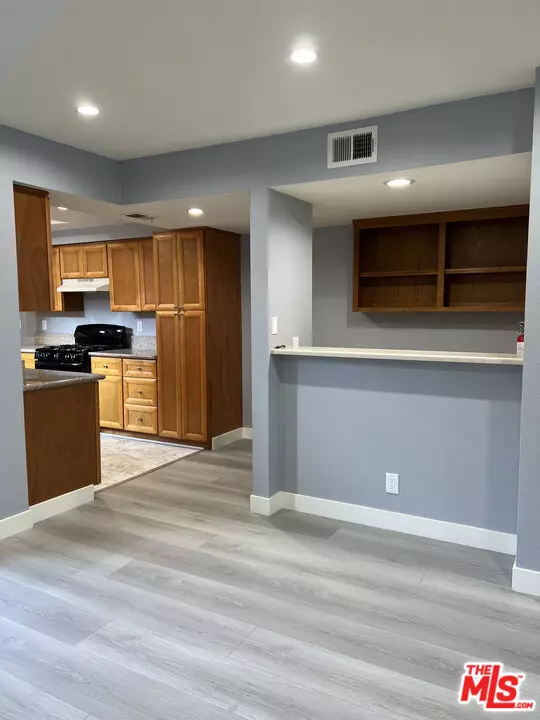 Van Nuys (los Angeles), CA 91405,7639 Kester Avenue #5