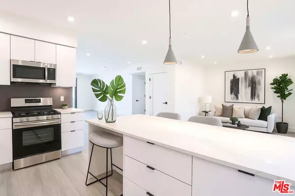 Los Angeles, CA 90066,11800 Courtleigh Drive #305