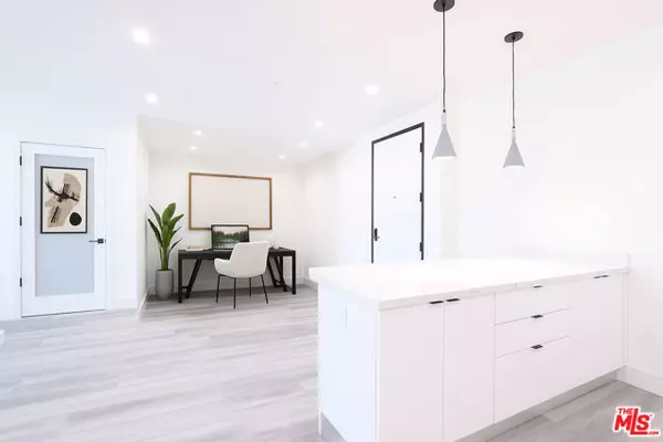 11800 Courtleigh Drive #305, Los Angeles, CA 90066