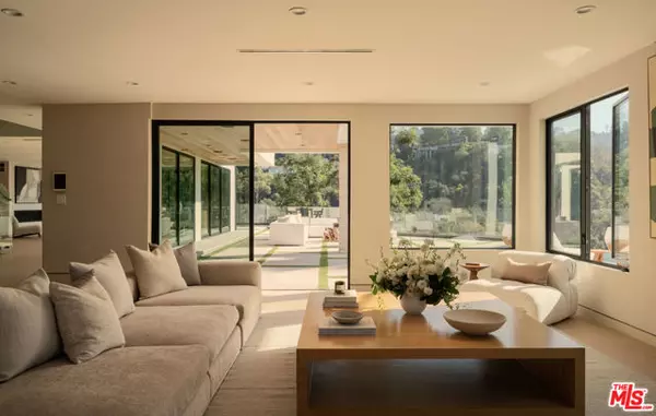 Los Angeles, CA 90046,2608 Zorada Drive