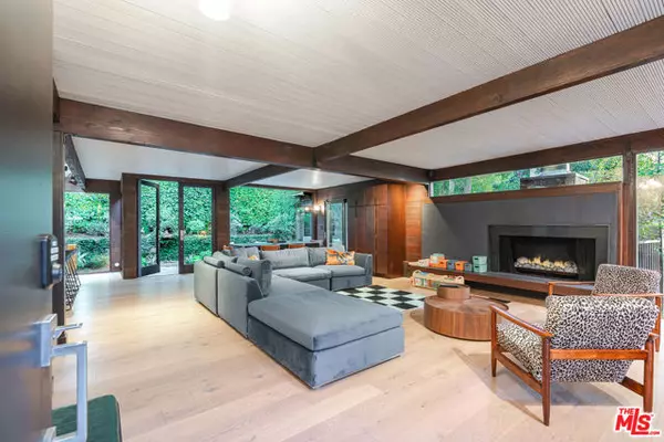 Beverly Hills, CA 90210,9624 Yoakum Drive