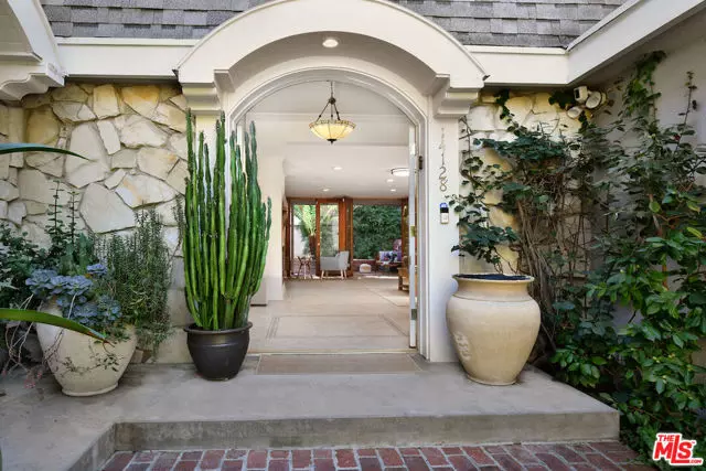 14128 Dickens Street, Sherman Oaks, CA 91423