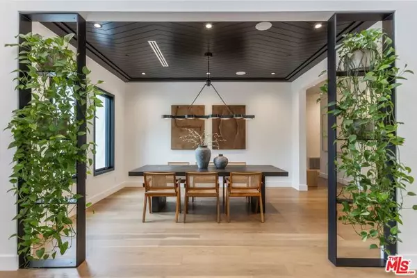 Tarzana (los Angeles), CA 91356,18938 Wells Drive