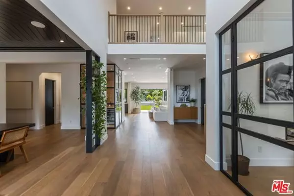 Tarzana (los Angeles), CA 91356,18938 Wells Drive