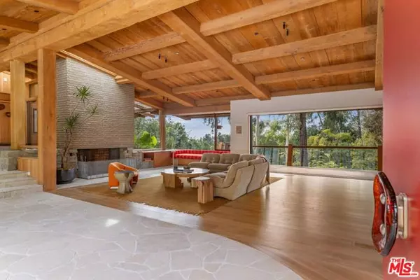 Los Angeles, CA 90049,765 N Bonhill Road