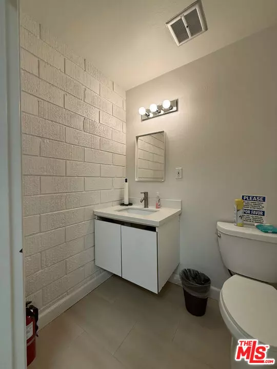 Woodland Hills (los Angeles), CA 91364,20812 Ventura Boulevard