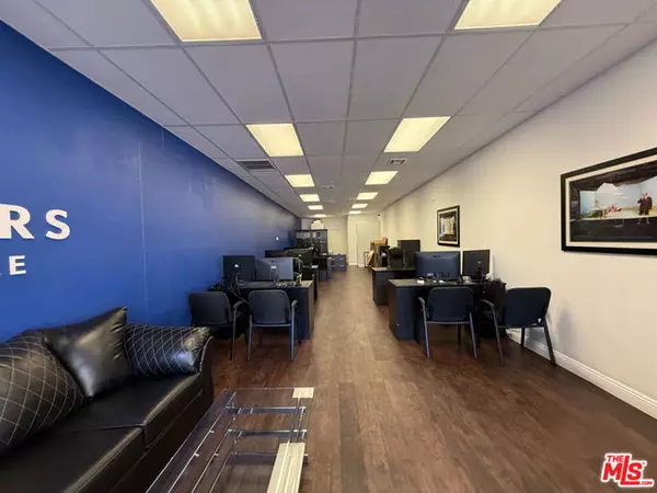 Woodland Hills (los Angeles), CA 91364,20812 Ventura Boulevard