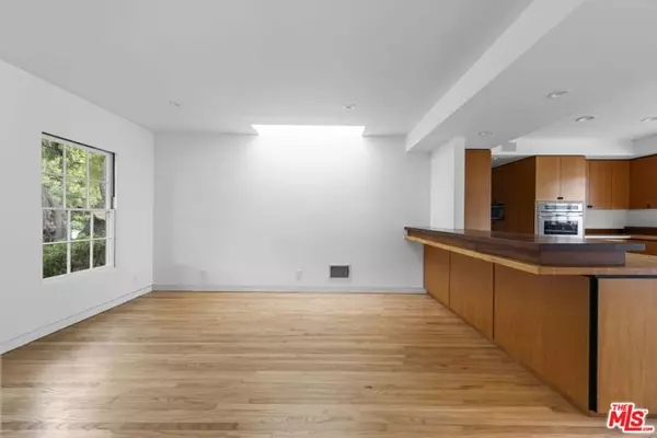 Los Angeles, CA 90049,202 S Saltair Avenue