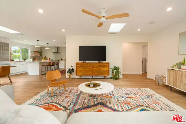 Valley Village, CA 91601,5828 Irvine Avenue