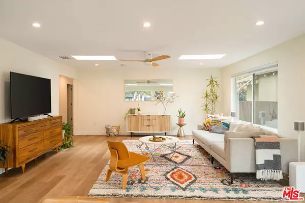 Valley Village, CA 91601,5828 Irvine Avenue