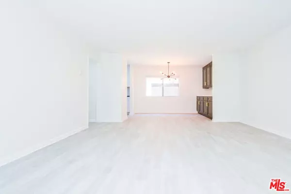 Redondo Beach, CA 90278,2602 Carnegie Lane #3