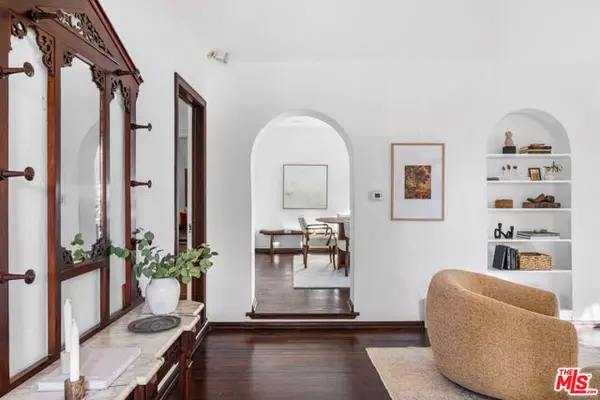 Los Angeles, CA 90036,926 S Burnside Avenue