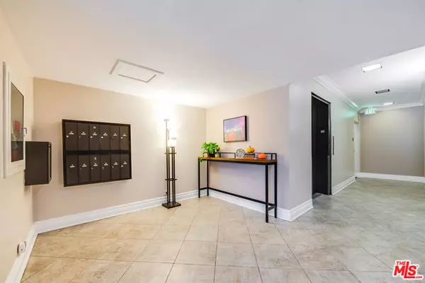 Toluca Lake (los Angeles), CA 91602,10409 Riverside Drive #203