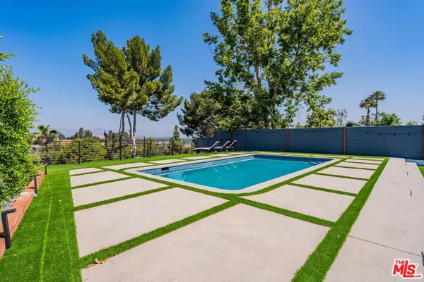 Woodland Hills (los Angeles), CA 91367,5835 Mcdonie Avenue