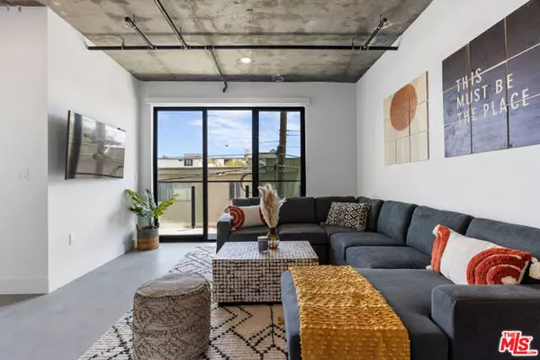 Culver City, CA 90232,3800 Mentone Avenue #304