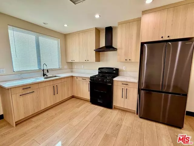 Reseda (los Angeles), CA 91335,7309 Yarmouth Avenue #1/2