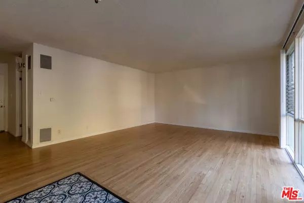 Los Angeles, CA 90034,11133 Rose Avenue #3