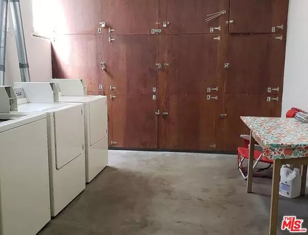 Los Angeles, CA 90049,833 Moraga Drive #6