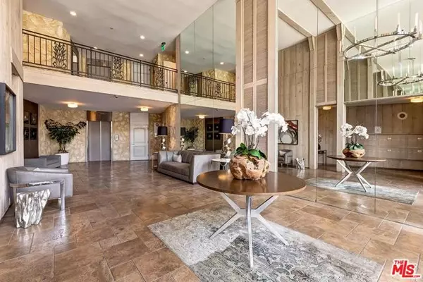 Los Angeles, CA 90049,809 S Bundy Drive #214