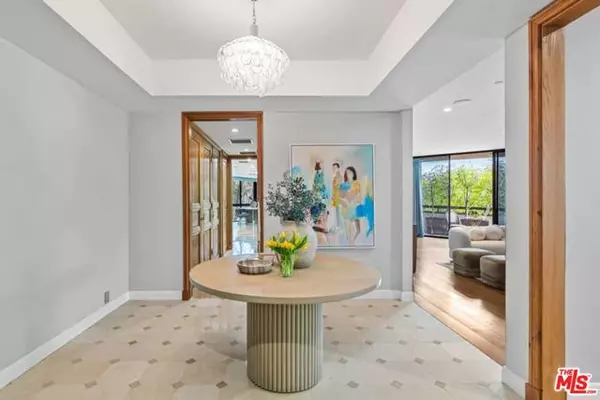 Beverly Hills, CA 90211,300 N Swall Drive #305