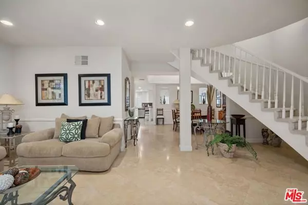 Tarzana (los Angeles), CA 91356,18135 Burbank Boulevard #8