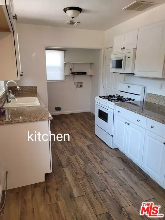 Chatsworth (los Angeles), CA 91311,10333 Hillview Avenue