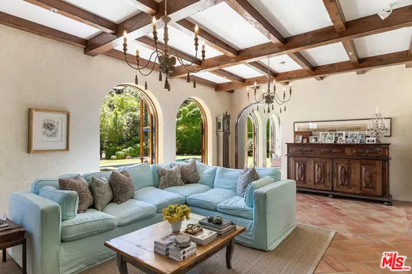 Los Angeles, CA 90049,1445 N Bundy Drive