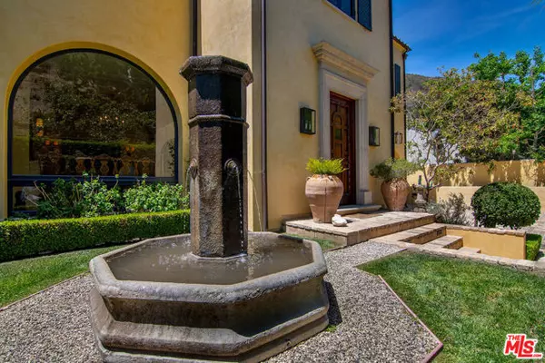 Los Angeles, CA 90049,1445 N Bundy Drive