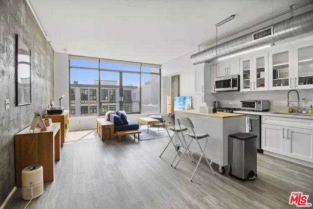 Los Angeles, CA 90015,1111 S Grand Avenue #813