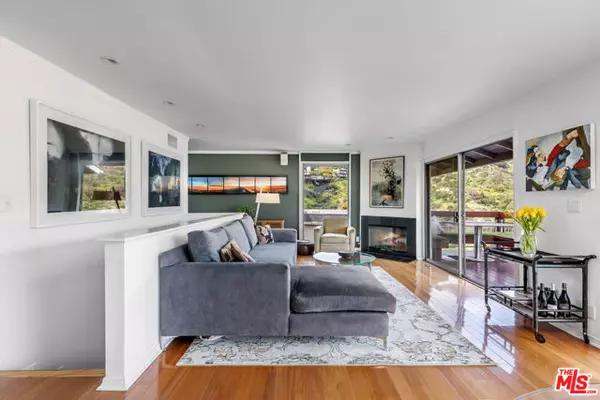 Los Angeles, CA 90068,2843 Lambert Drive