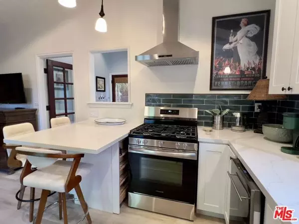 Woodland Hills (los Angeles), CA 91364,5262 Sale Avenue