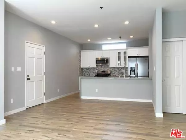 Los Angeles, CA 90025,10560 SANTA MONICA #205