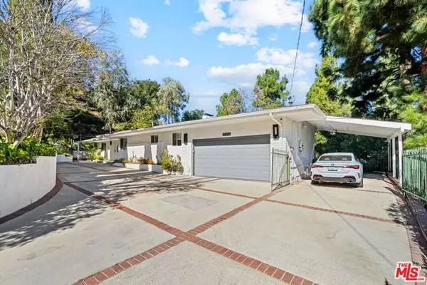 Studio City (los Angeles), CA 91604,12004 Briarvale Lane