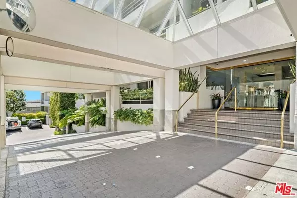 West Hollywood, CA 90069,1131 Alta Loma Road #106