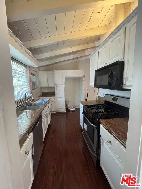 Reseda (los Angeles), CA 91335,8227 LINDLEY Avenue