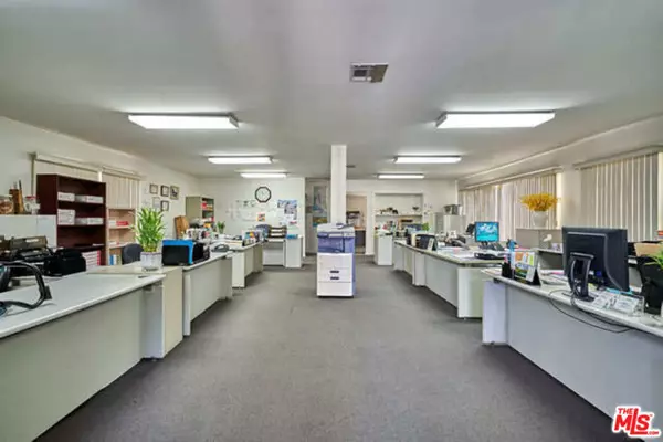 Los Angeles, CA 90004,220 N Oxford Avenue