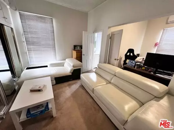 Los Angeles, CA 90006,1225 S Normandie Avenue