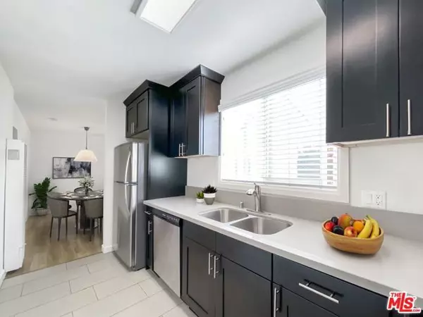 Los Angeles, CA 90019,1446 S COCHRAN Avenue #3