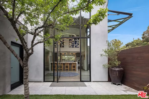 Los Angeles, CA 90068,5751 Valley Oak Drive