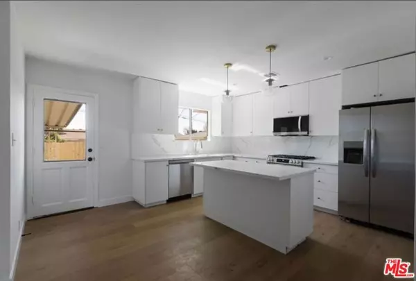 Granada Hills (los Angeles), CA 91344,16130 Devonshire Street