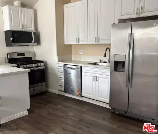 Los Angeles, CA 91406,7467 N Forbes Avenue