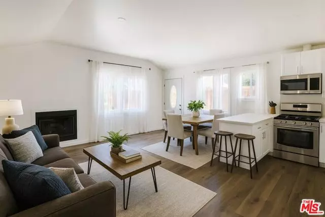 Los Angeles, CA 91406,7467 N Forbes Avenue